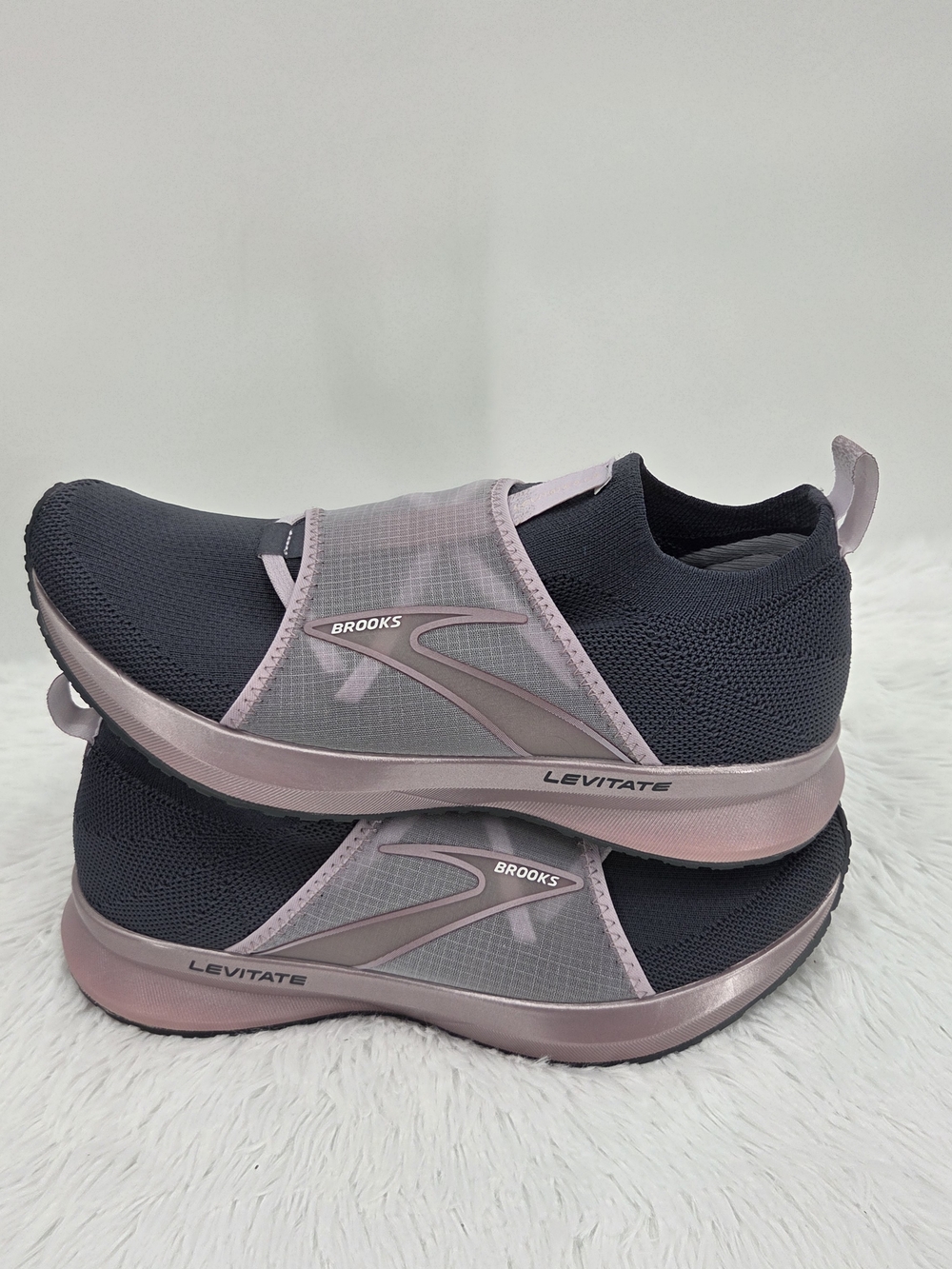 Brooks Levitate 4 LE Women’s US 7 Gray Pink Metallic Slip On Running Shoes